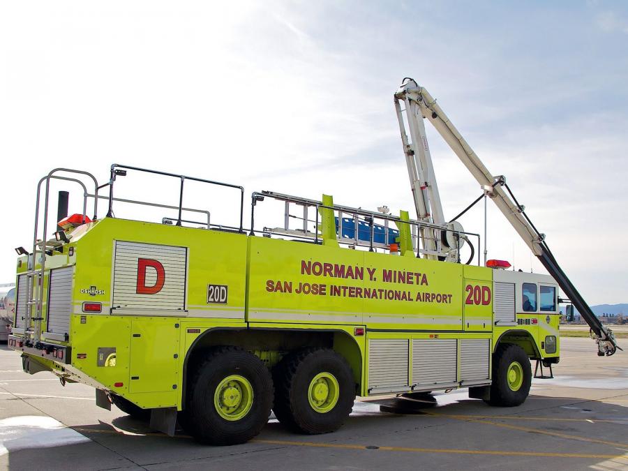  Oshkosh Striker 3000 ARFF 2002 года  (фото 6 из 17)